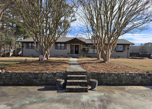 Property at 201 Hartwood Dr, Gadsden, AL 35901, 4 beds, 4.5 baths