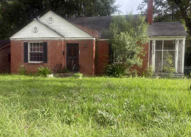 Property at 114 Courtland Dr, Montgomery, AL 36105, 2 beds, 1 bath