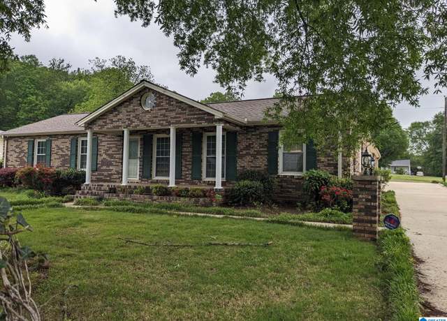 Property at 705 Chestnut St, Oneonta, AL 35121, 3 beds, 1.5 baths