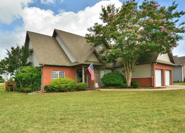 Property at 401 Waterford Highlands Way, Calera, AL 35040, 4 beds, 2 baths
