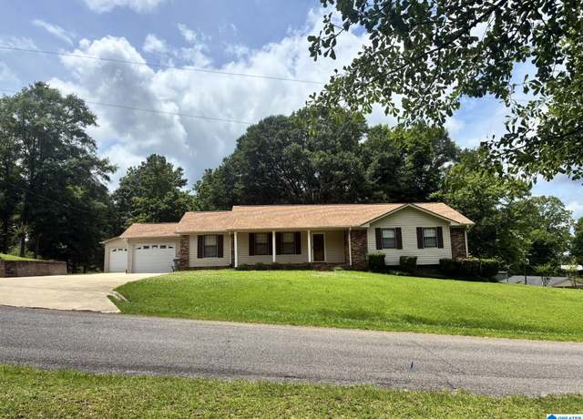 Property at 22 Davis St, Thorsby, AL 35171, 4 beds, 3.5 baths