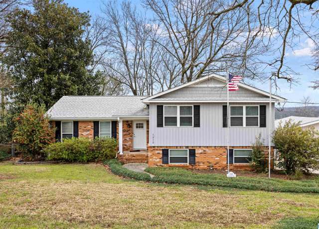 Property at 1212 Arrowhead Trl, Alabaster, AL 35007, 5 beds, 3 baths