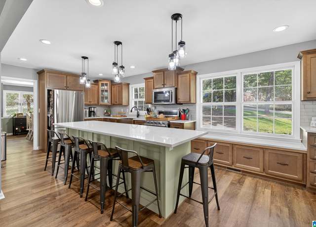 Property at 509 Mary Ln, Anniston, AL 36207, 5 beds, 3.5 baths