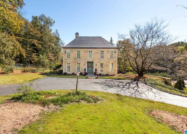 Property at 601 Hillyer High Rd, Anniston, AL 36207, 4 beds, 4.5 baths