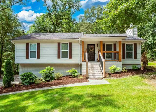 Property at 2526 Chandawood Ln, Pelham, AL 35124, 3 beds, 2 baths