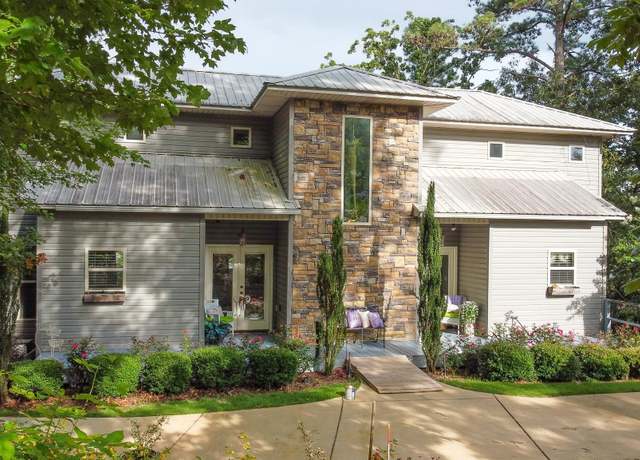 Property at 95 Moss Hill Ln, Pell City, AL 35128, 4 beds, 4.5 baths