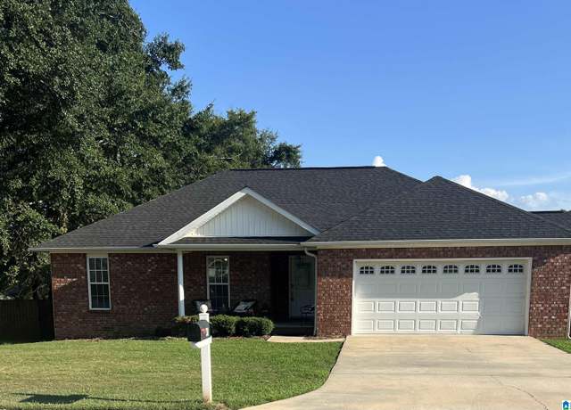 Property at 130 Maplewood Dr, Clanton, AL 35045, 3 beds, 2 baths
