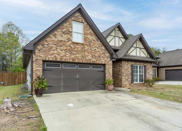 Property at 1025 Pearl Pl, Calera, AL 35040, 4 beds, 2 baths