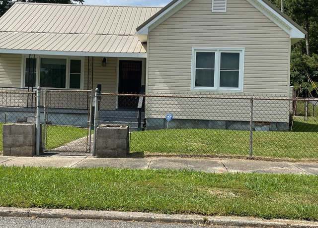 Property at 511 W 13th St, Anniston, AL 36201, 3 beds, 2 baths
