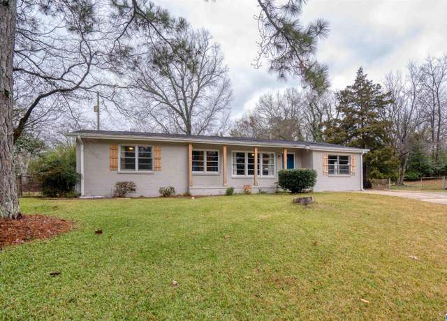 Property at 905 Glen Oaks Cir, Fairfield, AL 35064, 4 beds, 1.5 baths