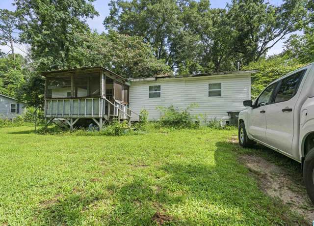 Property at 4 Forrest St, Phenix City, AL 36870, 3 beds, 1 bath