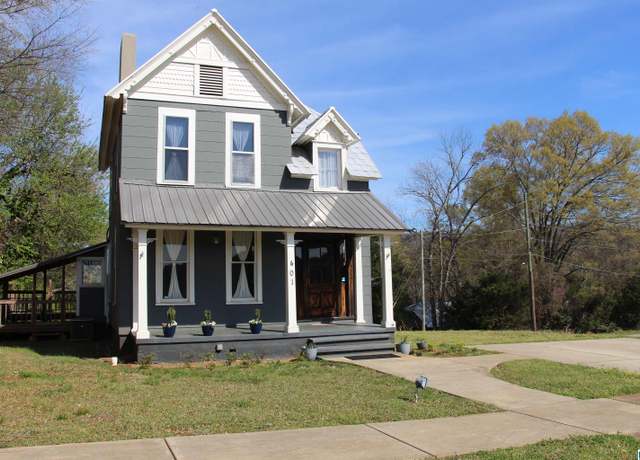 Property at 401 Quintard Ave E, Anniston, AL 36201, 3 beds, 1.5 baths