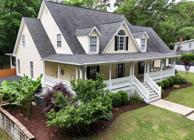 Property at 41 1st St E, Calera, AL 35040, 5 beds, 3.5 baths