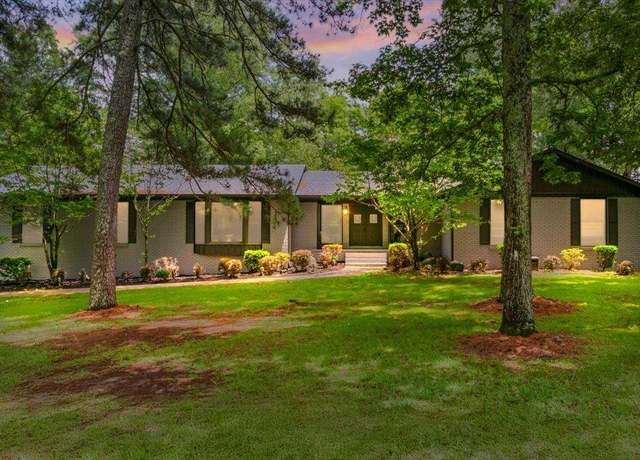 Property at 140 Mccarver Dr, Gadsden, AL 35901, 4 beds, 3 baths