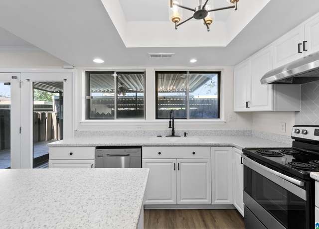 Property at 3665 Haven View Cir, Hoover, AL 35216, 3 beds, 2.5 baths