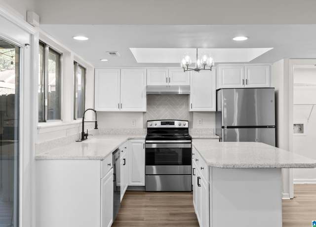 Property at 3665 Haven View Cir, Hoover, AL 35216, 3 beds, 2.5 baths