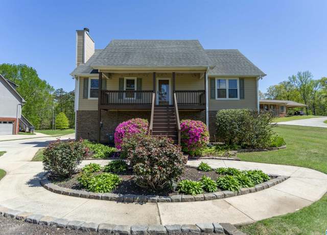 Property at 731 Parker Dr, Gardendale, AL 35071, 3 beds, 2 baths