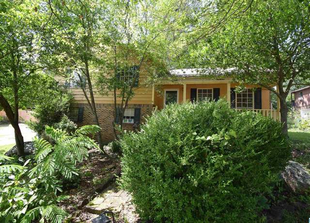 Property at 2276 Rockcreek Trl, Hoover, AL 35226, 3 beds, 2 baths