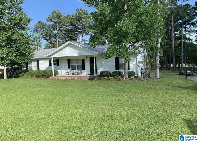 Property at 432 White Oak Dr, Eufaula, AL 36027, 3 beds, 2 baths