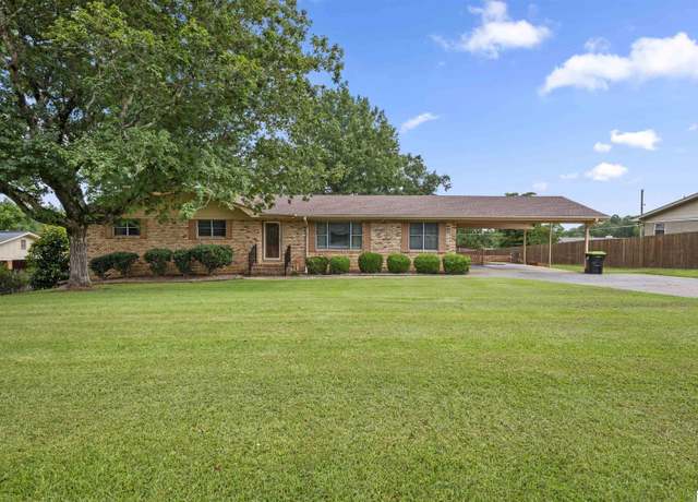 Property at 1002 Kingston Dr, Sylacauga, AL 35151, 3 beds, 2 baths