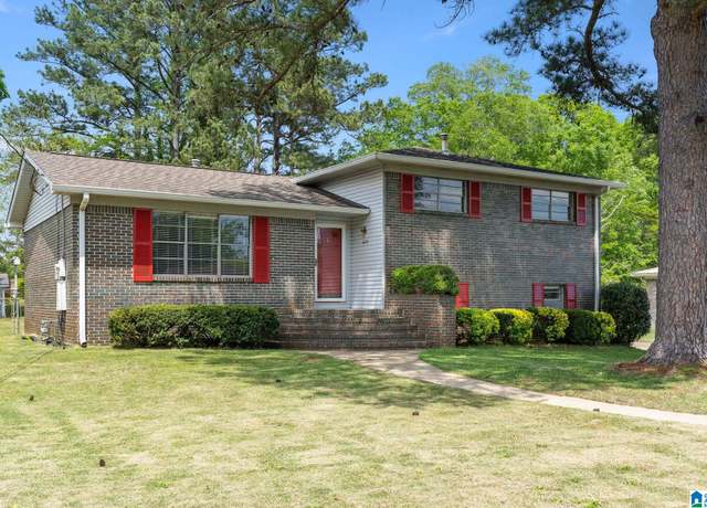 Property at 610 Parsons Dr, Hueytown, AL 35023, 4 beds, 3 baths