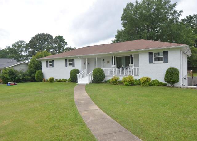 Property at 506 12th St SW, Alabaster, AL 35007, 3 beds, 2 baths