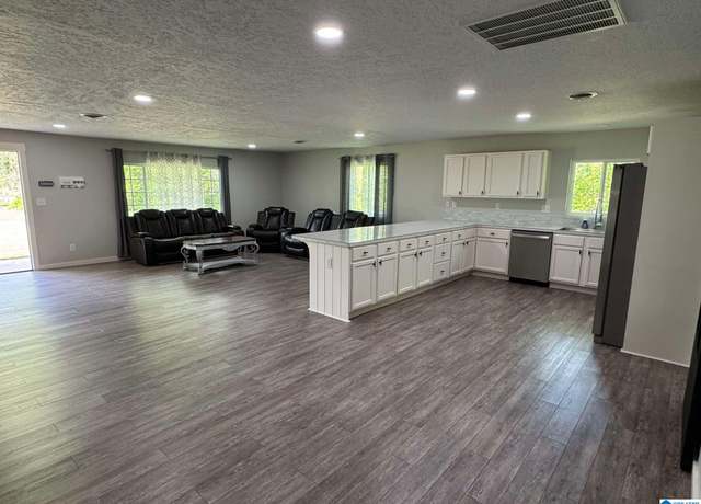 Property at 706 Grant Ave, Gadsden, AL 35903, 3 beds, 1 bath