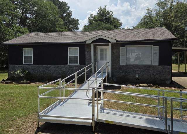 Property at 136 Crystal Ave, Hueytown, AL 35023, 3 beds, 2 baths