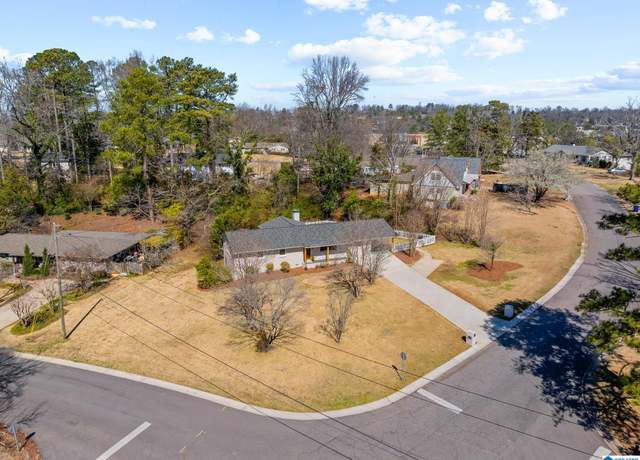 Property at 916 Southridge Dr, Vestavia Hills, AL 35216, 3 beds, 2 baths