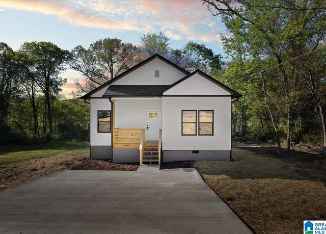 Property at 400 Ingram Ave W, Oneonta, AL 35121, 3 beds, 2 baths