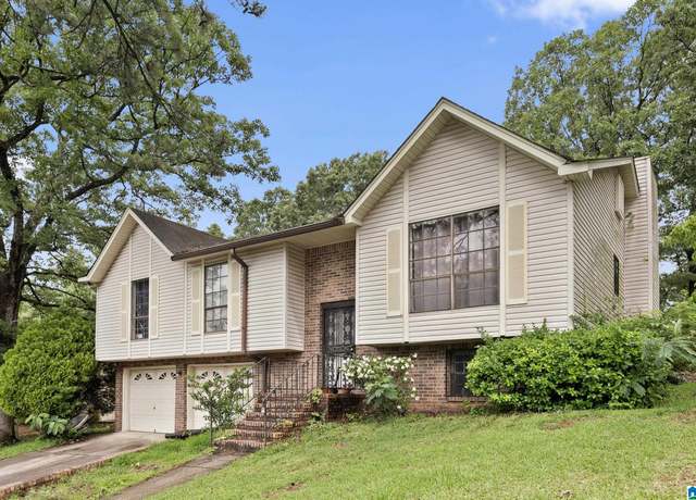 Property at 900 Live Oak Cir, Fairfield, AL 35064, 4 beds, 2 baths