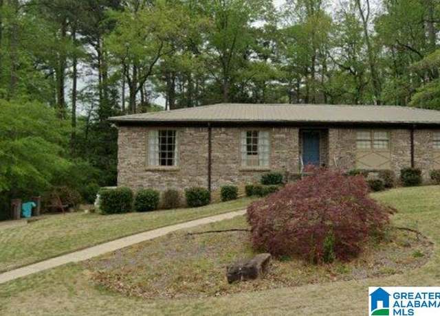 Property at 2325 Rockview Ln, Hoover, AL 35226, 3 beds, 2.5 baths