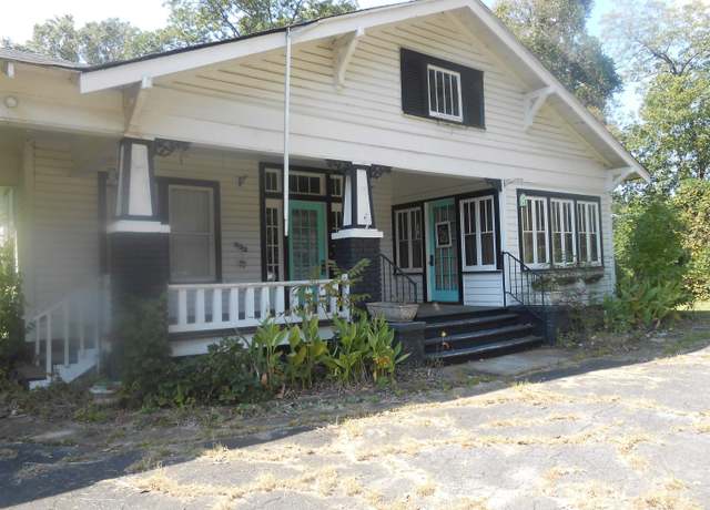 Property at 1387 Hueytown Rd, Hueytown, AL 35023, 3 beds, 2 baths