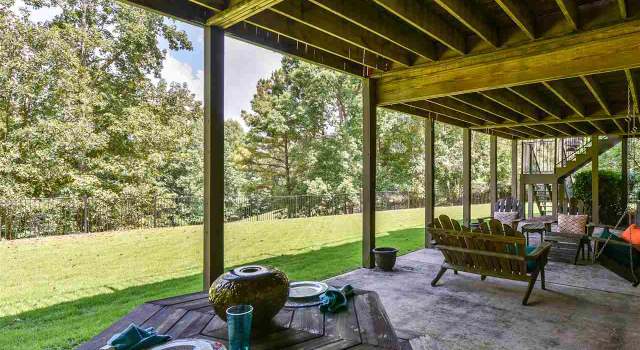 Photo of 554 Castlebridge Ln, Hoover, AL 35242
