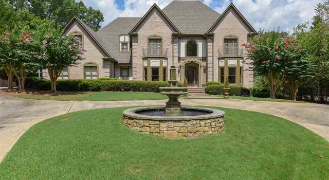 Photo of 554 Castlebridge Ln, Hoover, AL 35242