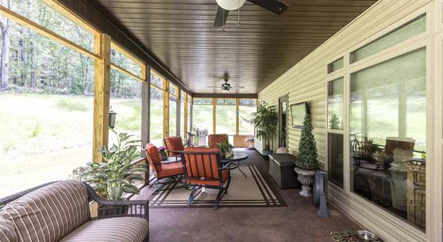Photo of 150 Willow Lake Ln, Chelsea, AL 35186