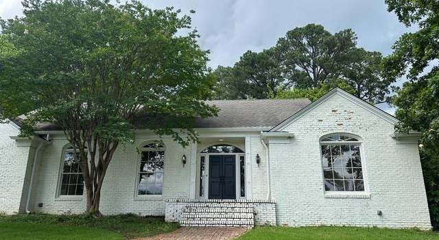 Photo of 3016 N Woodridge Rd, Mountain Brook, AL 35223