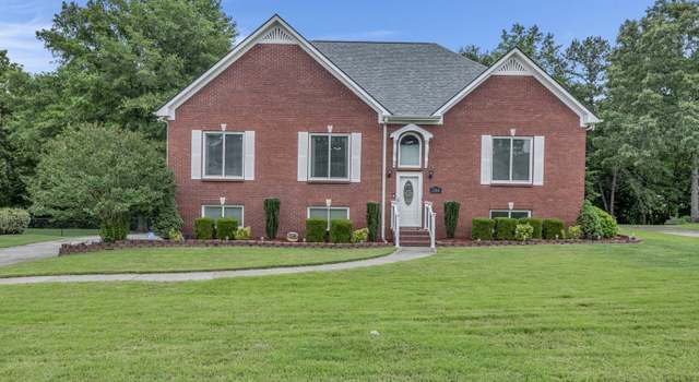 Photo of 2369 Hemlock Dr, Hueytown, AL 35023