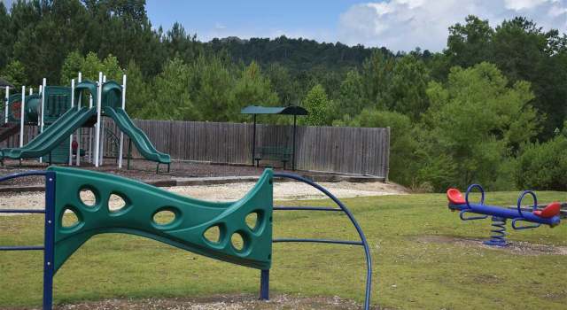 Photo of 2303 Forest Lakes Ln, Sterrett, AL 35147