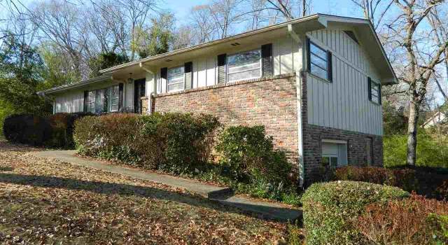 Photo of 2968 Donita Ct, Vestavia Hills, AL 35243