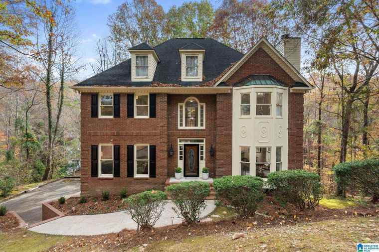 Photo of 4625 Round Forest Dr Mountain Brook, AL 35213