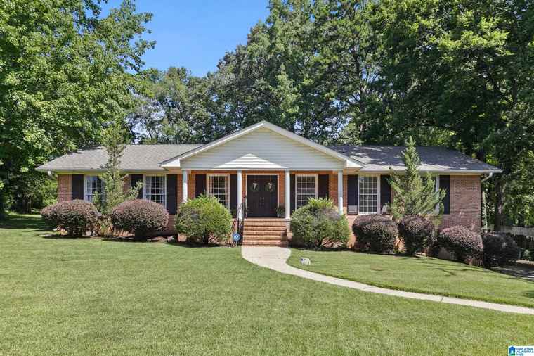 Photo of 640 Shadywood Ln Birmingham, AL 35206