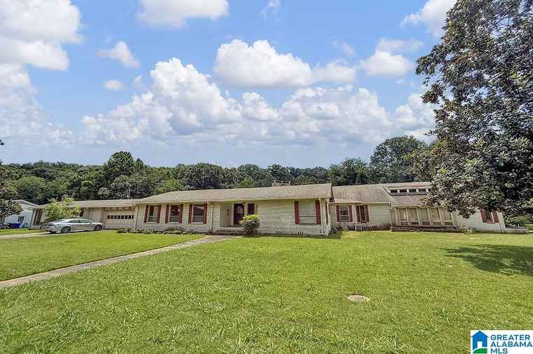 Photo of 4353 Mountaindale Rd Birmingham, AL 35213