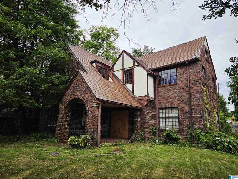 Photo of 1700 Bush Blvd W Birmingham, AL 35208