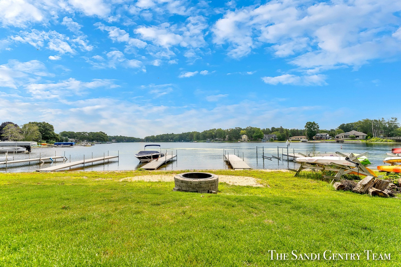 604 Edgewater Ct, Spring Lake, MI 49456 MLS 23030149 Redfin