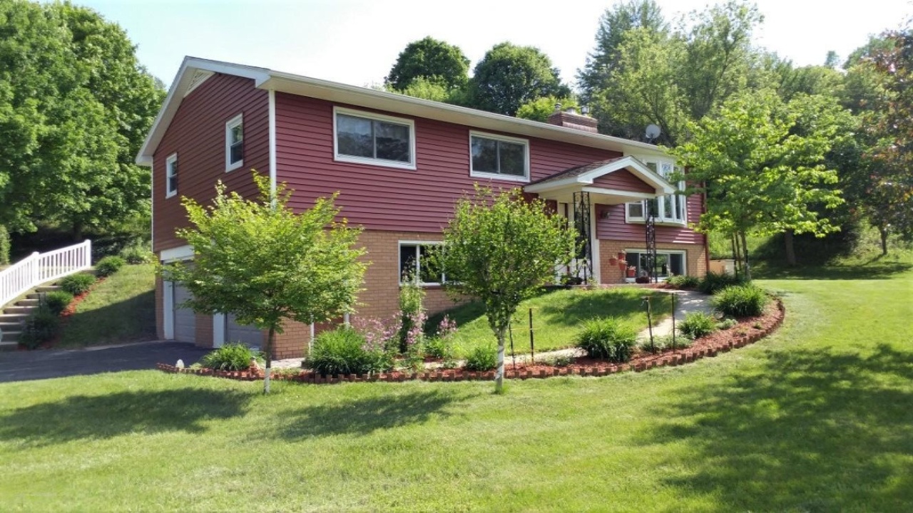 10890 Grand River Dr SE, Lowell, MI 49331 MLS 20015404 Redfin