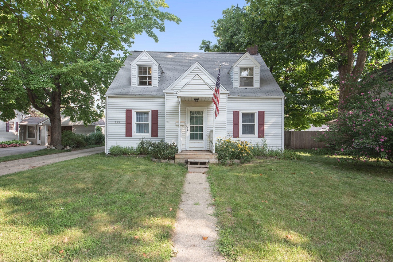 215 E Superior St, Wayland, MI 49348 MLS 21101624 Redfin