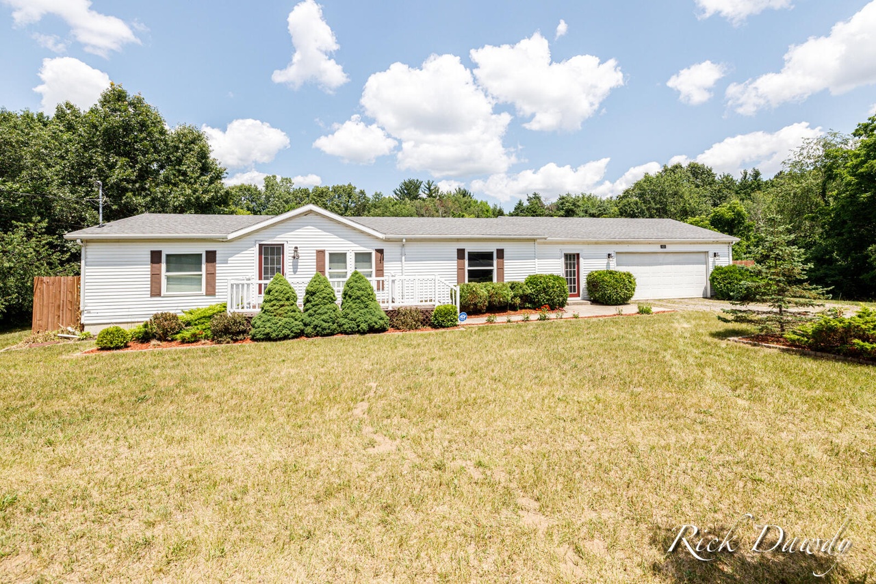 43 10 Mile Rd NE, Comstock Park, MI 49321 MLS 22029680 Redfin