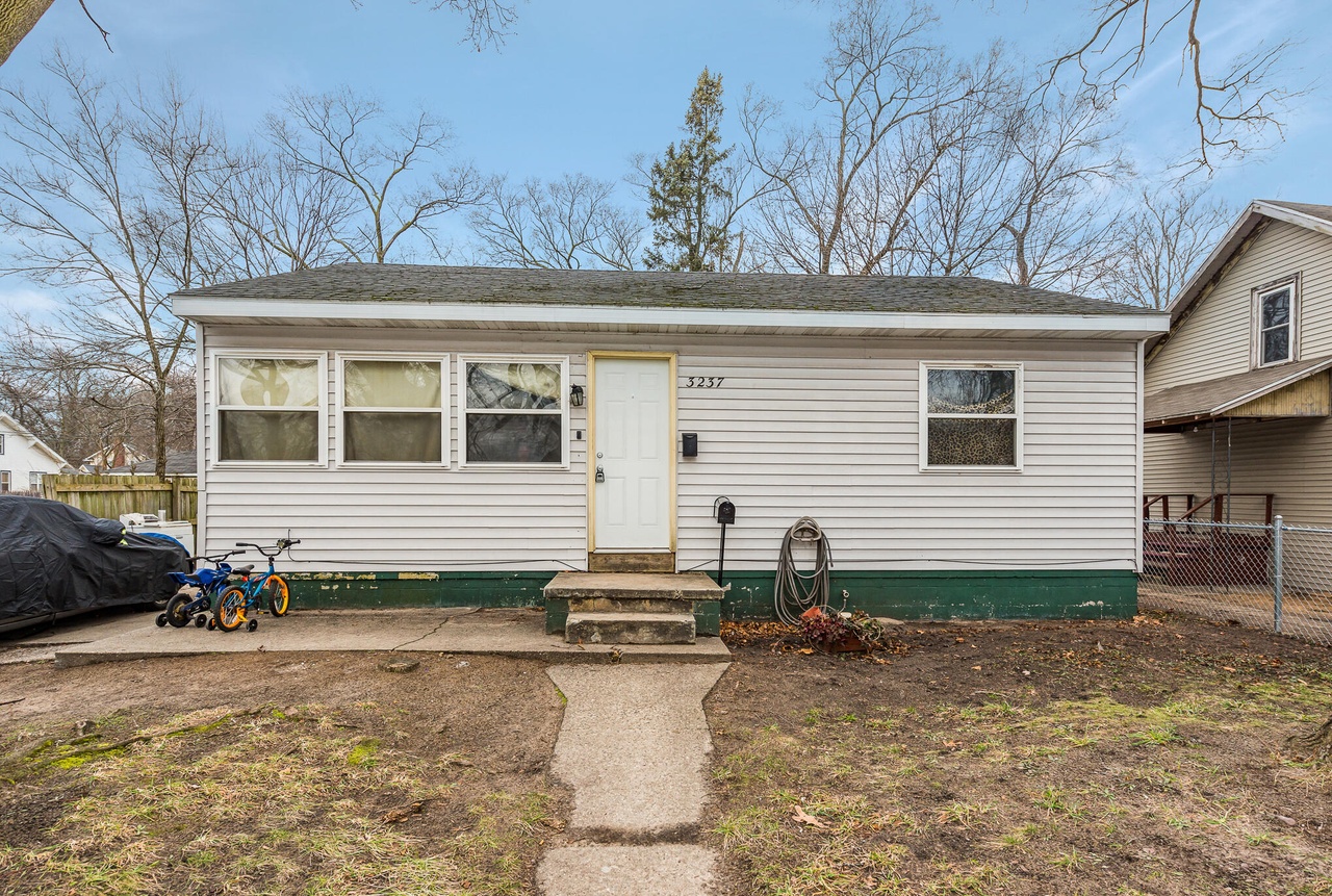 3237 Maffett St, Muskegon Heights, MI 49444 | MLS# 24000849 | Redfin