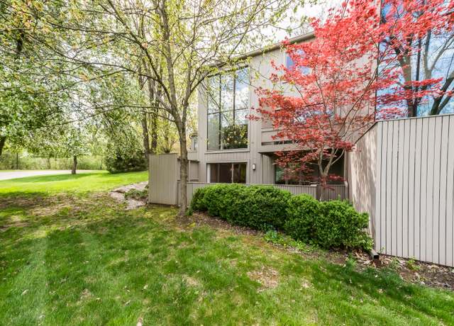Property at 2102 Overlook Ct, Ann Arbor, MI 48103, 2 beds, 2.5 baths